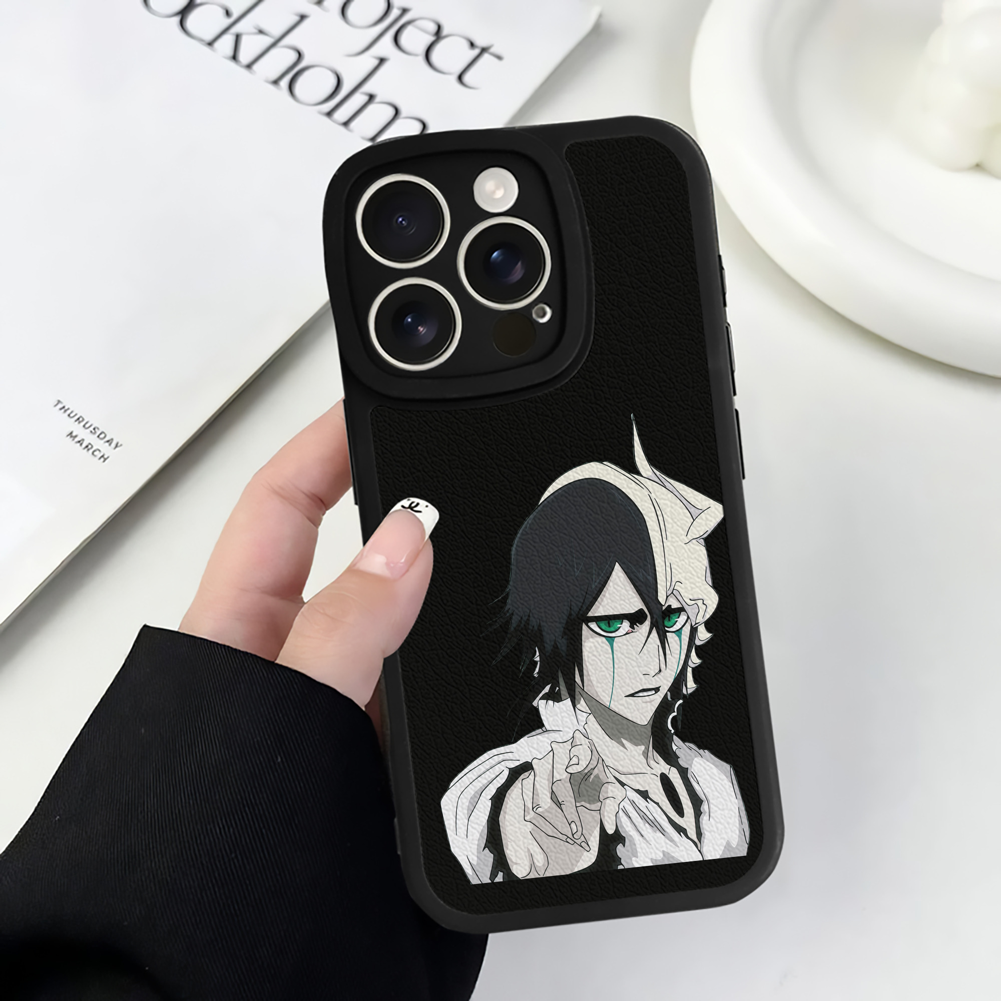 （画像用） ブリーチ ウルキオラ·シファー BLEACH Ulquiorra cifer 【iPhone 16シリーズ対応】シリコンスマホケース（レザー調） 材質：シリコン